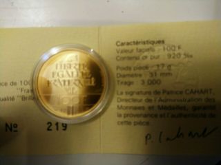 France 1988 Fraternity Coin 100 Francs - 1/2oz pure gold - Mintage 3,  000 - spot 4