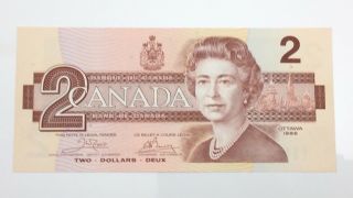 1986 Canada 2 Two Dollar Aue Prefix Canadian Uncirculated Banknote E952