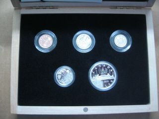 2010 " 1935 " Limited Edition 5 Coin Proof Set - Royal Canadian