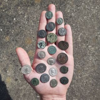 A HANDFUL OF QUALITY SILVER & BRONZE ROMAN COINS.  BRITISH METAL DETECTING FINDS. 2