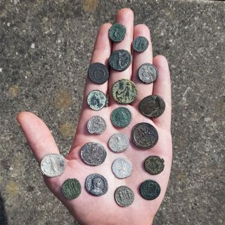 A HANDFUL OF QUALITY SILVER & BRONZE ROMAN COINS.  BRITISH METAL DETECTING FINDS. 4
