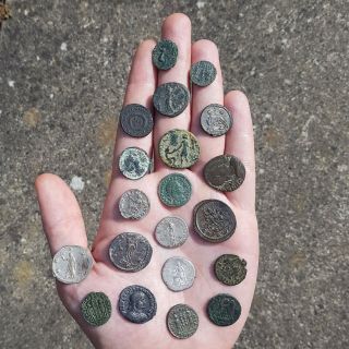 A HANDFUL OF QUALITY SILVER & BRONZE ROMAN COINS.  BRITISH METAL DETECTING FINDS. 6