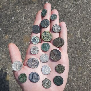 A HANDFUL OF QUALITY SILVER & BRONZE ROMAN COINS.  BRITISH METAL DETECTING FINDS. 7