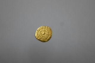 Fatimid Islamic Gold Coin Part Of Dinar (1/4 Dinar) about 1.  0 gram.  (1) 4