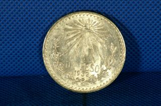 1932 M Un Peso Mexico Silver Coin