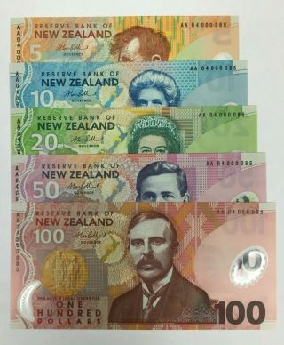 Zealand 2004 Bank Note Set Booklet Unc $100 $50 $20 $10 $5 Matching Serials