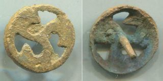 (16074) Sogdian Bronze Belt Decoration From Chach Oasis,  Triskeles 1.  5g,  Dia 16mm