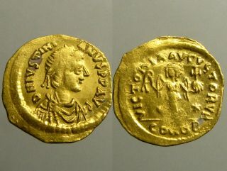 Justinian I Gold Tremissis_constantinople Mint_advancing Victory