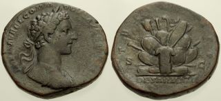 046.  Roman Bronze Coin.  Commodus,  Ae - Sestertius.  Rome.  Sarmatian Arms & Shields