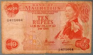 Mauritius 10 Rupees Note From 1967.  P 31 C,  Queen,  Signature 4