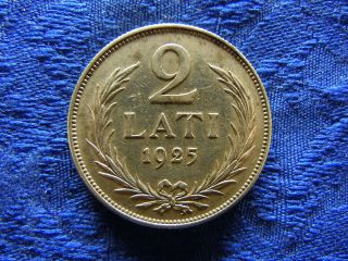 Latvia 2 Lati 1925,  Km8