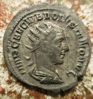 Vf,  Obverse 22 Mm,  2.  73 G,  Volusian 251 - 253 Ad.  Antoninianus (as Augustus).