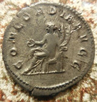 VF,  Obverse 22 mm,  2.  73 g,  Volusian 251 - 253 AD.  Antoninianus (as Augustus). 4