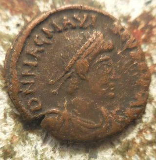 13.  5mm,  1.  12g,  Magnus Maximus (383 - 388 Ad).  Ae.  Rome.  Spes Romanorvm/ R E.