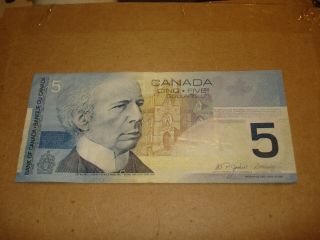 2002 - Bank Of Canada $5 Note - Five Dollar Bill - Hoe0513127