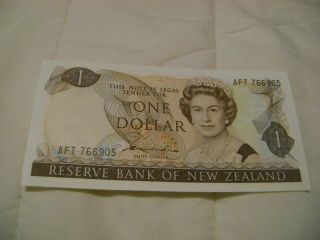 Zealand - (- 1981 - 1985 -) - 1 Dollar - Uncirculated Banknote
