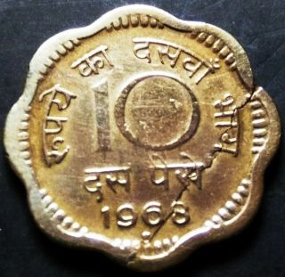 India Republic 10 Paise 1968 - B Broken Die / Broken Planchet Error Coin.