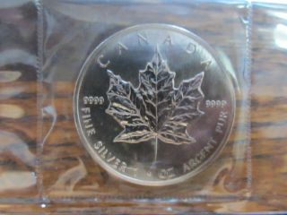 1989 Canada $5 1oz Silver Maple Leaf Bullion Coin.  9999 Fine Bu Dollar Round