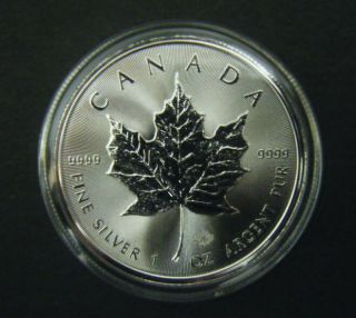 2017 Canada $5 1oz Silver Maple Leaf Bullion Coin.  9999 Fine Bu Dollar Round
