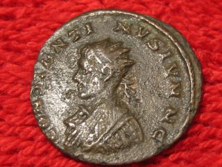 Roman Imperial Constantine Ii Caesar Ae Left Facing Bust 2 Captives Virtus Vf