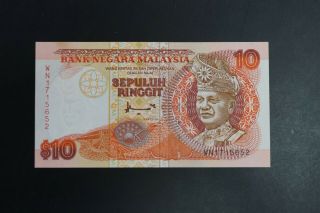 Malaysia $10 Note In Ch - Unc Prefix Wn1715652 (v069)