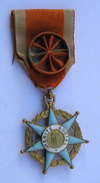 French Order / Medal Of Social Merit Officer 