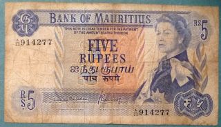 Mauritius 5 Rupees Note From 1967.  P 31 B,  Queen,  Signature 3