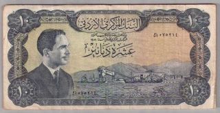 559 - 0052 Jordan | Central Bank 1st Issue 10 Dinars,  L.  1959/1965,  Pick 12a,  Vf