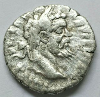 Septimius Severus (193 - 211).  Denarius 2.  28gr;19mm.  Rome.  Obv: Laureate Bust Righ