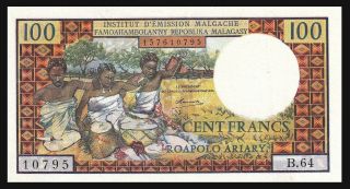 Madagascar / MALAGASY / MALGACHE 100 Francs 1966 P57a UNC /aUNC designer Gilber 2