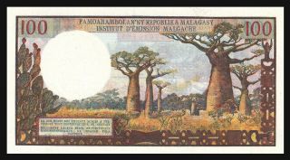 Madagascar / MALAGASY / MALGACHE 100 Francs 1966 P57a UNC /aUNC designer Gilber 3