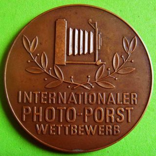 L@@k Photography Camera Lens Aperture Diaphragm 1954 Award Bronze Medal