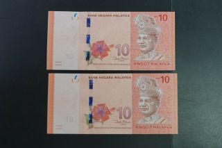 Malaysia $10 Note In Ch - Unc Prefix Ae X 2 Notes (v206)