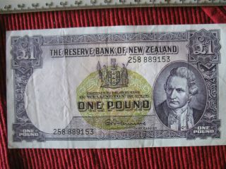 One Pound Note The Reserve Bank Of Zealand 1950 