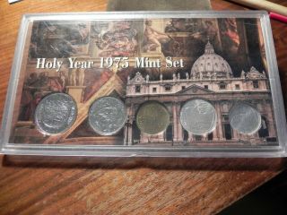 1975 Vatican " Holy Year " 5 - Coin Set That Includes A 5 Lire,  10 Lire,  20 Li