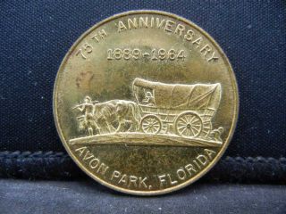 One 1889 - 1964 75th Anniversary Avon Park Wagon Florida Souvenir Half Dollar Circ