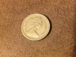 Elizabeth Ii One Pound British Coin - 1983 - One Pound - Coin