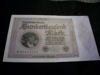 LARGE - SIZE 1923 GERMAN INFLATIONARY REICHSBANKNOTE 100,  000 MARK,  GRAPHICS 3