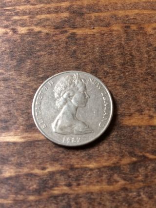 1982 Zealand Coin - 20 Cent - Kiwi Bird - Queen Elizabeth Ii - Circulated - Currency