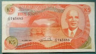 Malawi 5 Kwacha Note,  P 20 B,  Issued 01.  04.  1988