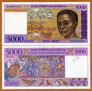 Madagascar,  5000 (5,  000) Francs Nd (1995),  P - 78b,  Unc Boy,  Lemurs