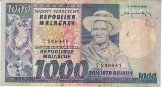 Madagascar 1.  000 Francs = 200 Ariary Nd 1974 - 1975 P.  65