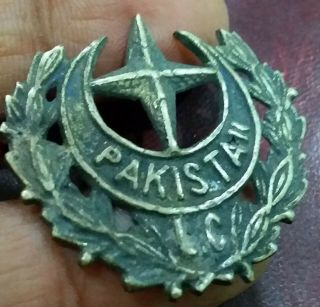 Pakistan Old Miltary Soldier Lc Badge With Moon And Star.