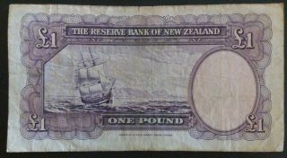 ND 1940 - 1953 Aotearoa Zealand £1 Pound Banknote,  Pick 159a T.  P.  Hanna 2
