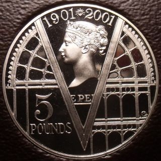 Great Britain 5 Pounds,  2001,  Queen Victoria In The Panes Of The Crystal Palace