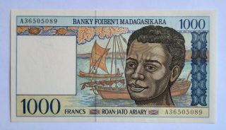 Madagascar - 1000 Francs - 1994 - Serial Number 36505089 - Pick 76,  Unc.