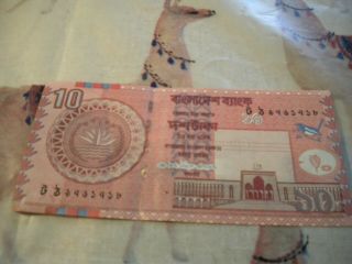 2008 10 Taka Banknote From Bangladesh Plus A Surprise Bonus Note