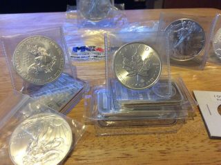 2017 1 Oz Silver $5 Elizabeth II Canadian Maple Leaf 9999 1 oz.  Uncirculated. 3