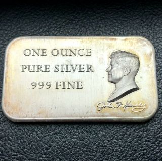 John F.  Kennedy Madison 1 Troy Ounce.  999 Fine Silver Art Bar (9322)