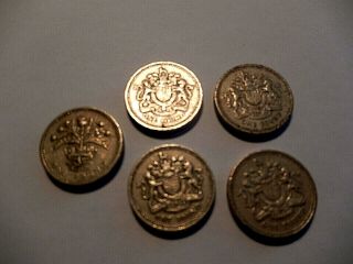 (5) British One Pound Coins: Three 1983; One 1984; One 1993